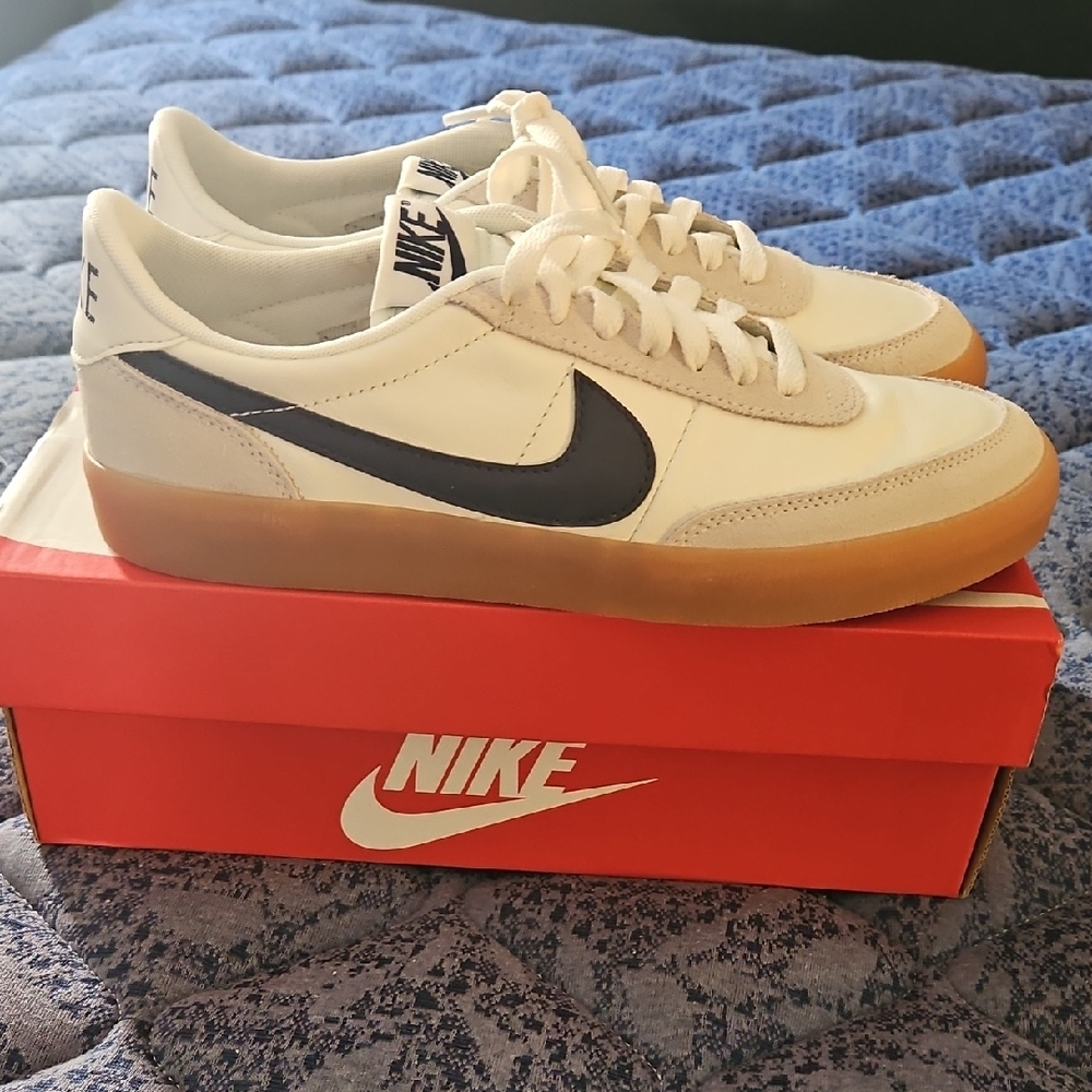 Nike White and Black Sneakers with Gum Sole